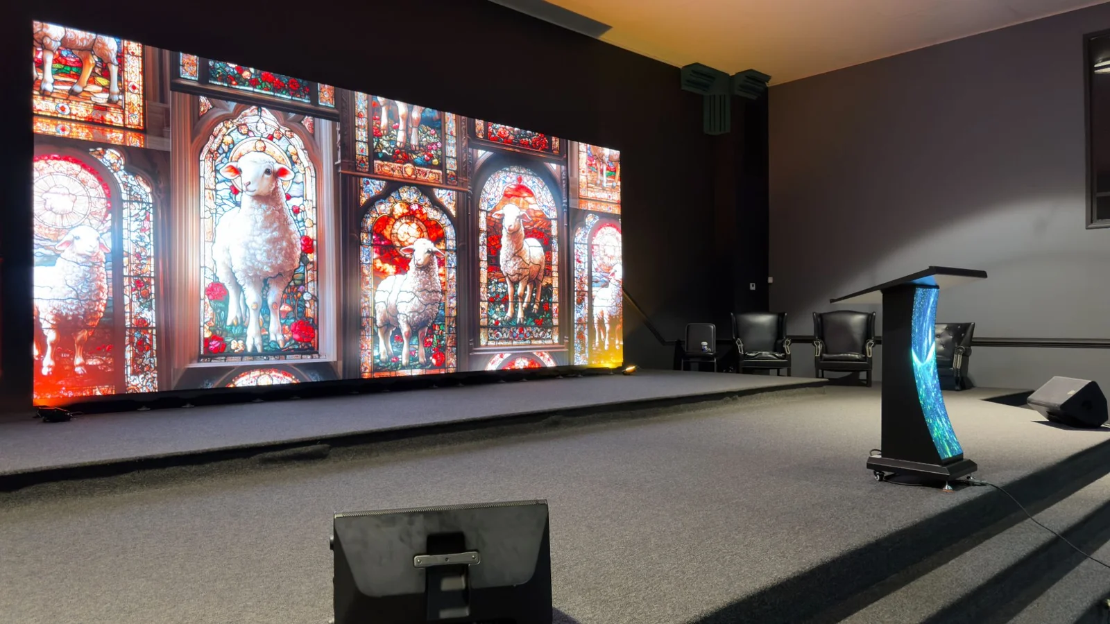 AlturaLED wall and LED Podium installed by Sound of Heaven